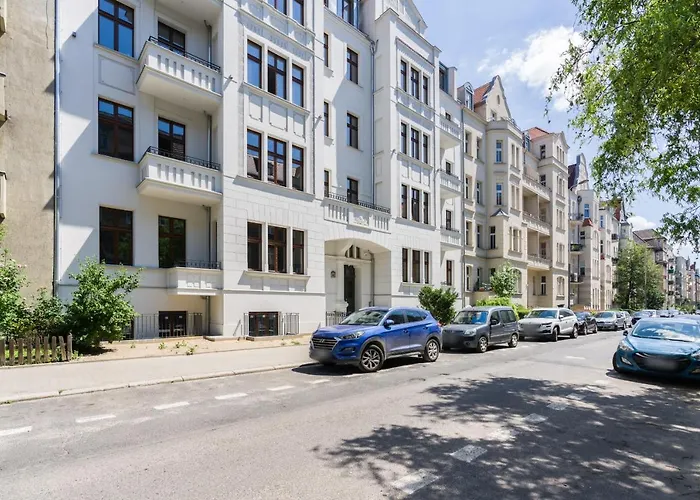 Apartment Kamienica Chelmonskiego 10 Przy Mtp By Noclegi Renters