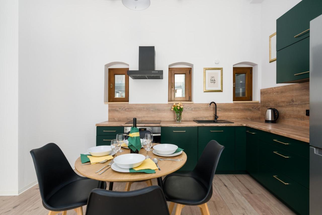 Kamienica Chelmonskiego 10 Przy Mtp By Renters Апартаменти